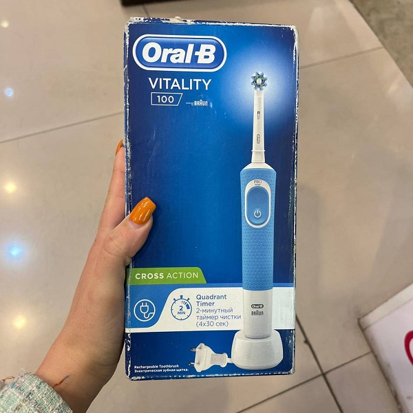 مسواک برقی اورال بی مدل Cross Action Vitality 100 رنگ آبی