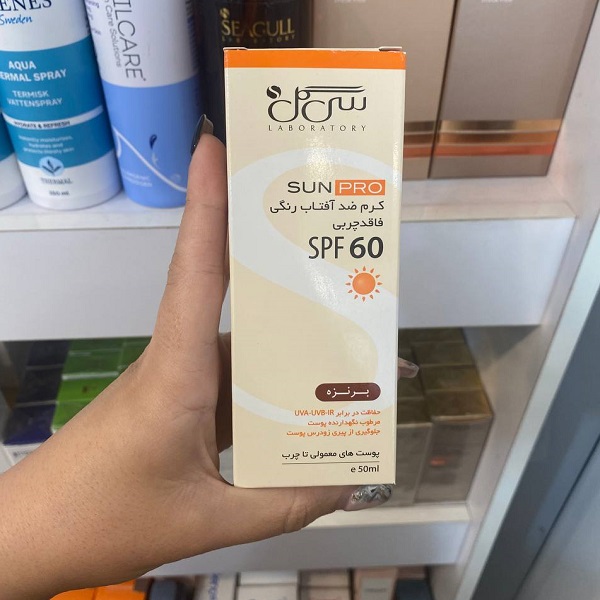 کرم ضد آفتاب بژ روشن سی گل مدلSPF60 فاقد چربی 50 میلی لیتر